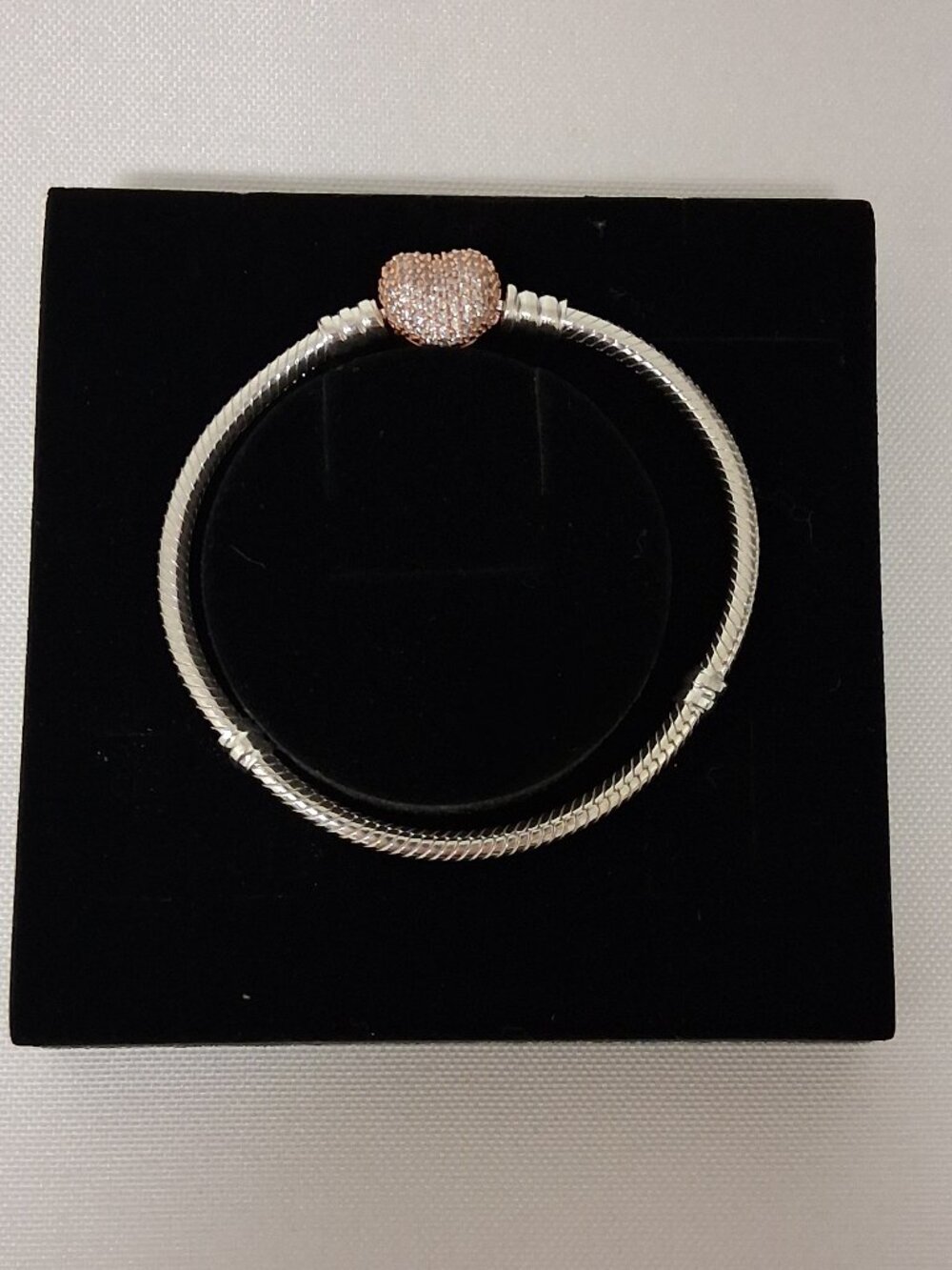 Pandora Moments Pavé Heart Clasp Snake Chain Bracelet – 586292CZ-17